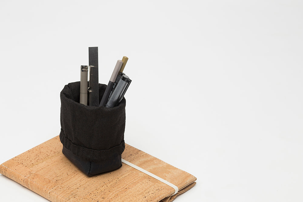 Thinkers&Makers pencil case/holder, cork, black