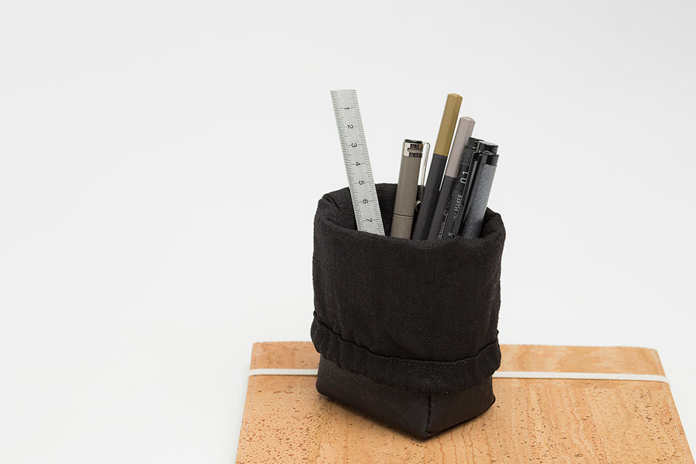 Thinkers&Makers pencil case/holder, cork, black