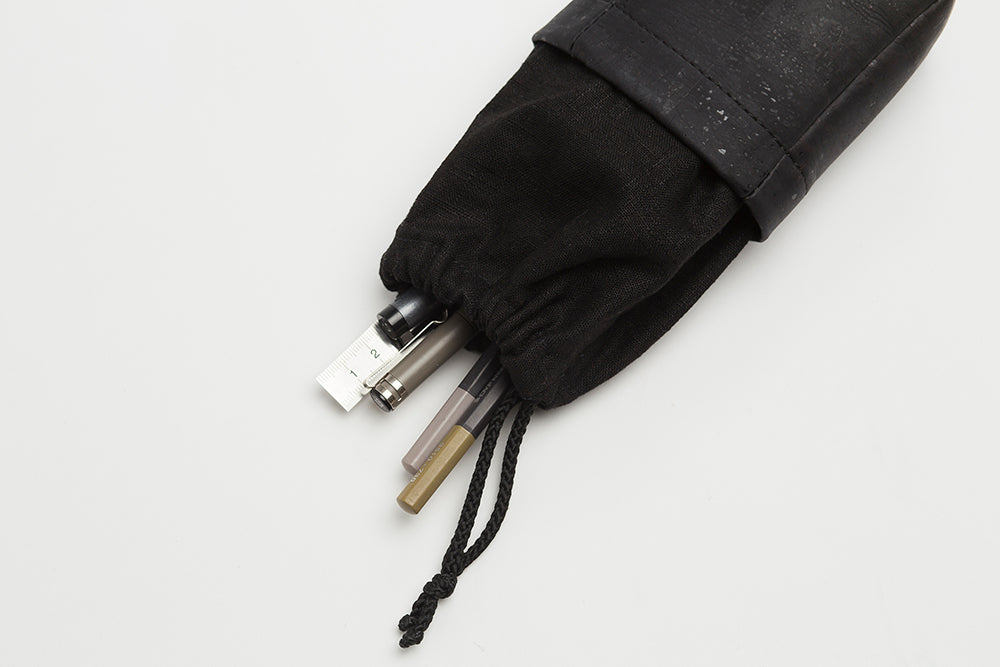 Thinkers&Makers pencil case/holder, cork, black
