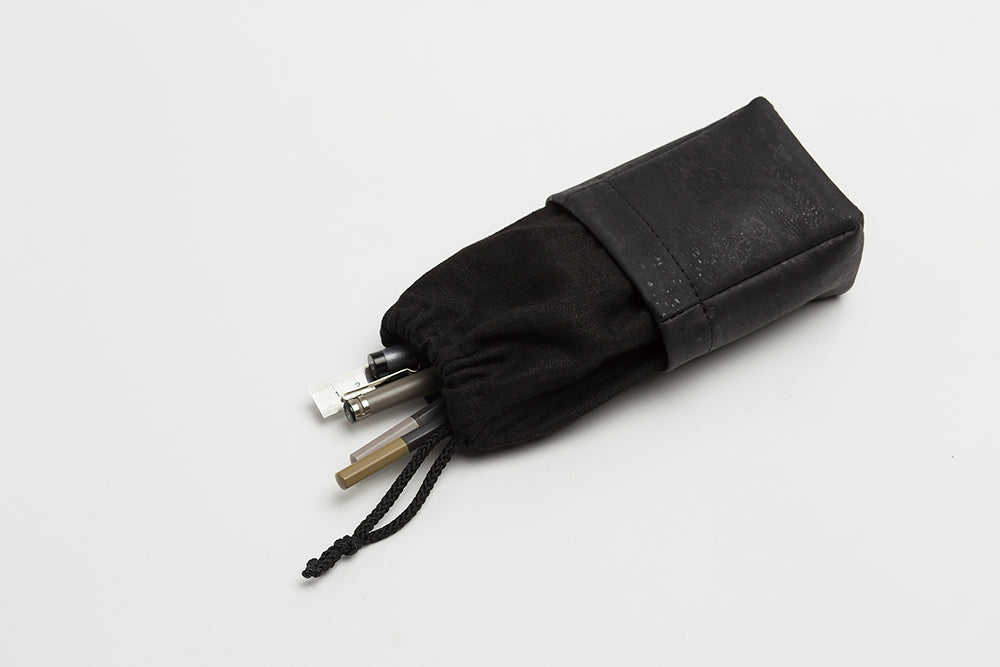 Thinkers&Makers pencil case/holder, cork, black