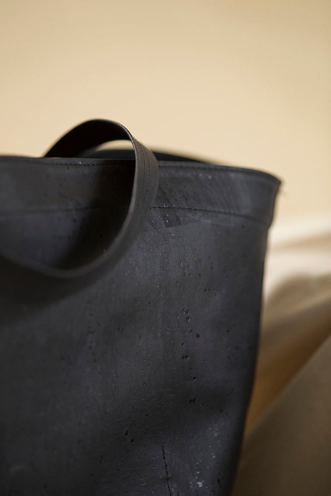 Aura big cork bag, black