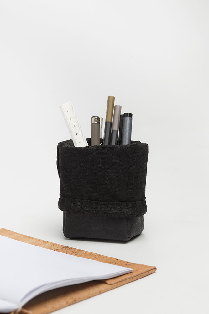 Thinkers&Makers pencil case/holder, cork, black